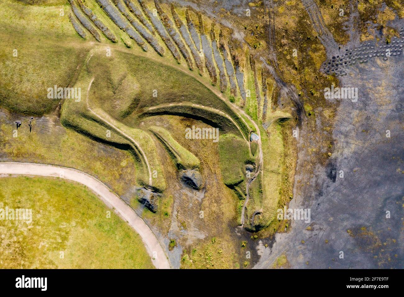 Vista aerea di un'enorme terra pubblica di un pony di buca sul sito di una vecchia miniera di carbone (Penallta, Galles) Foto Stock