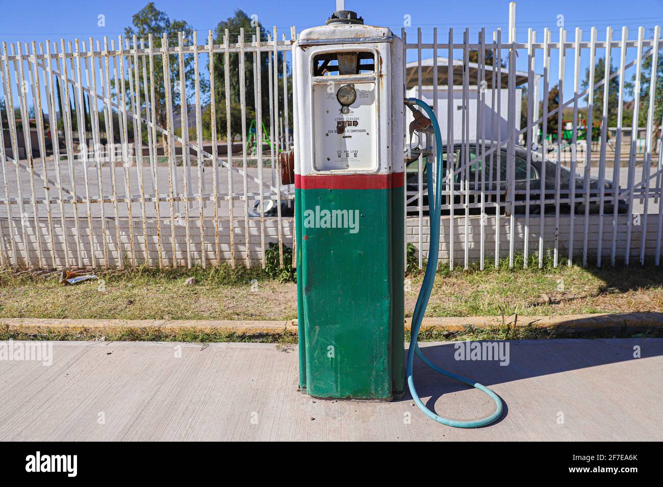 Pemex. Vecchia pompa a benzina prodotta nello stato dell'Indiana U.S, si trova nella stazione di benzina a Villa Hidalgo Mop. Villa Hidalgo, sonora Messico. . (Foto: LuisGutierrez / NortePhoto.com) Antigua bomba de gasolina fabricada en el estado de Indiana U.S, se encuentra en la estacion de gasilina en Villa Hidalgo Mop. Villa Hidalgo, sonora Messico. . (Foto: LuisGutierrez/NortePhoto.com) Foto Stock