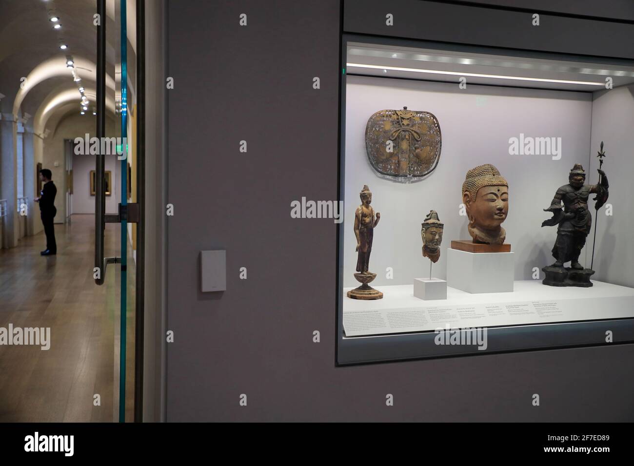 Antiche sculture religiose giapponesi e cinesi sono esposte nel museo Arthur M.Sackler.Harvard University.Cambridge.Massachusetts.USA Foto Stock