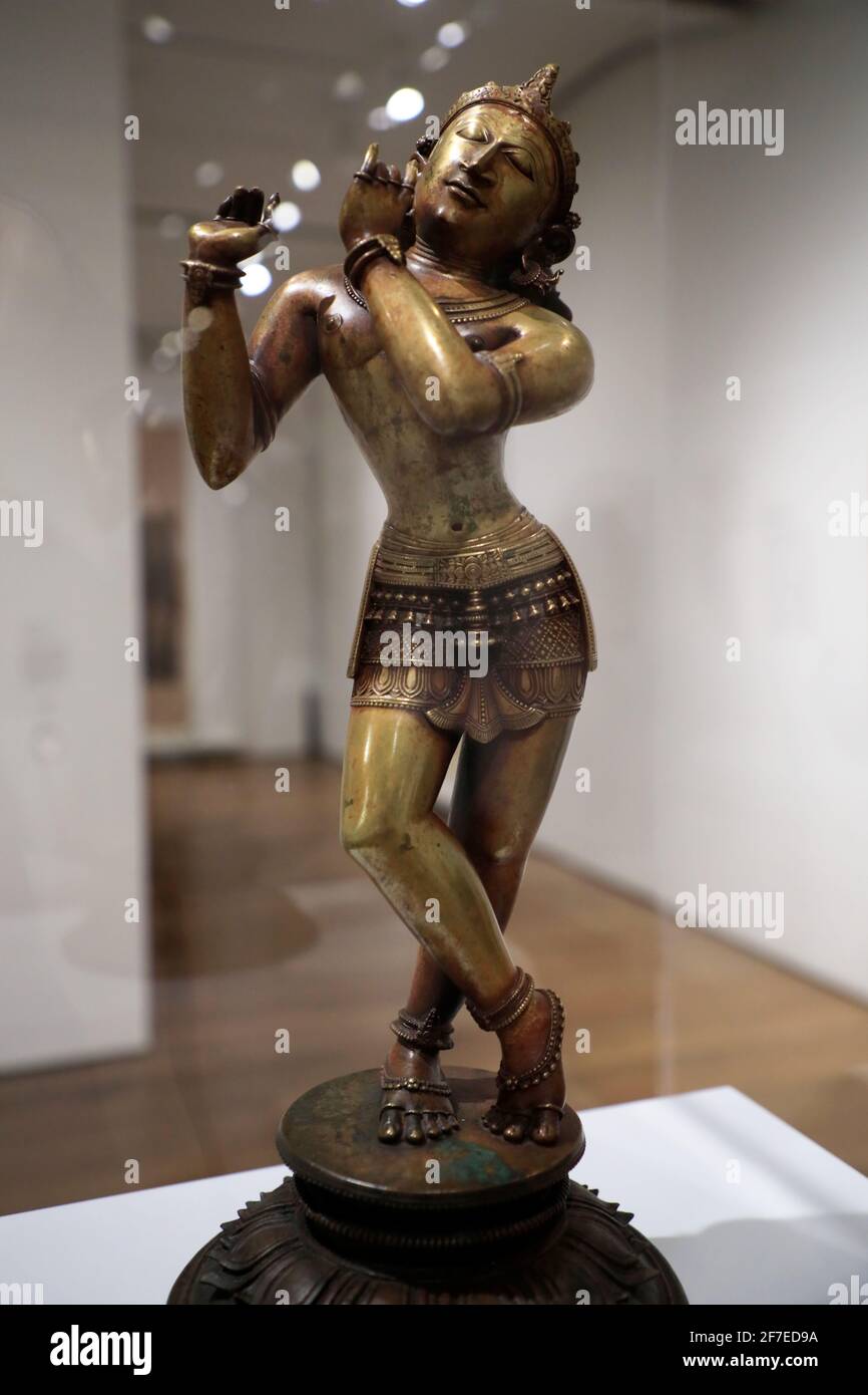 Statua in ottone di Krishna che fluting dal 13 °-14 ° secolo India mostra In Arthur M.Sackler Museum.Harvard University.Cambridge.Massachusetts.USA Foto Stock