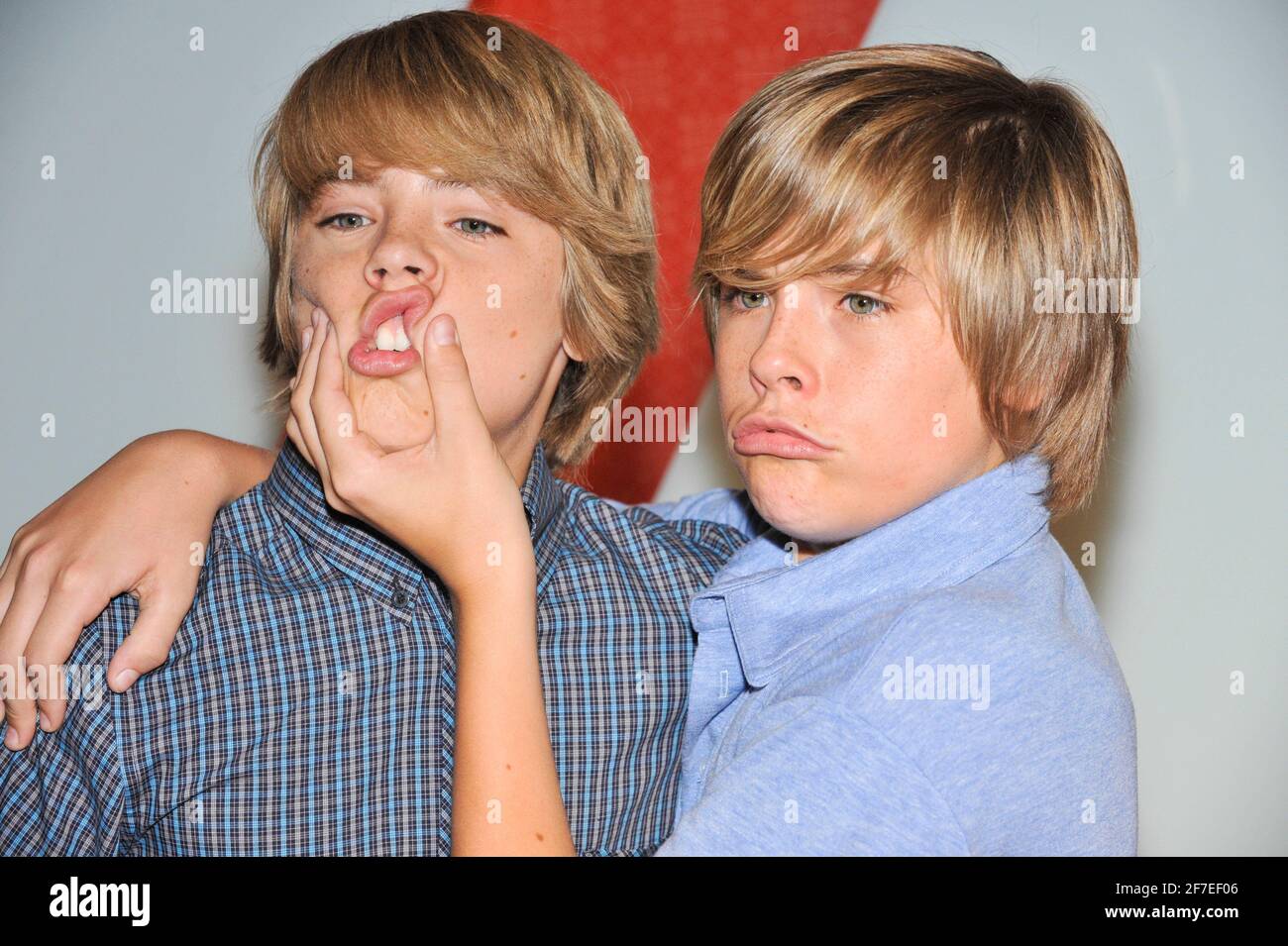L'attore Cole Sprouse e Dylan Sprouse parteciperanno agli arrivi per il 6° party annuale Teen Vogue Young Hollywood al Los Angeles County Museum of Art il 18 settembre 2008 a Los Angeles, California. Creditit: Jared Milgrim Foto Stock