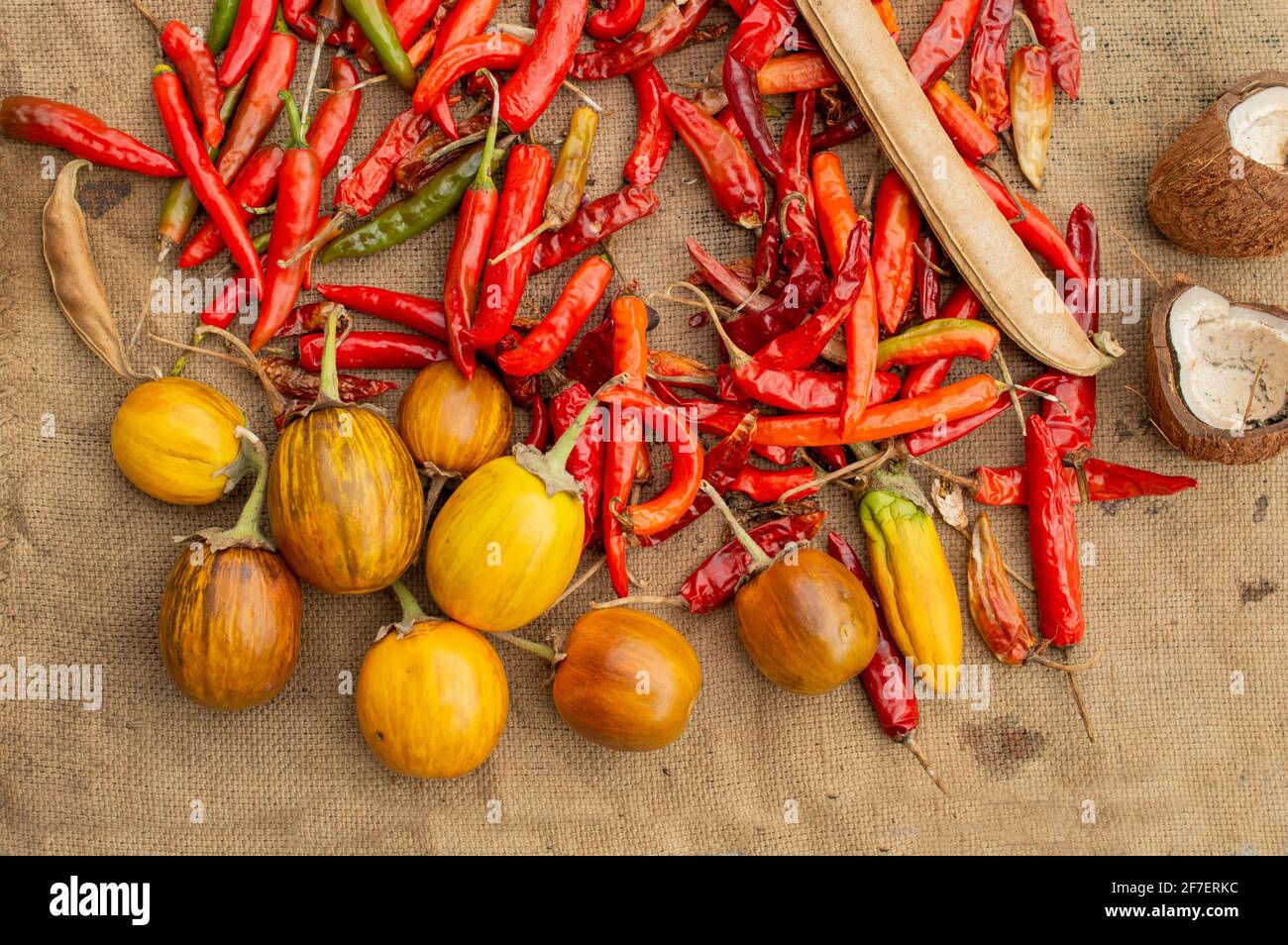 I peperoncini rossi sono impaccati di vitamina C che aiuta a sostenere il sistema immunitario e combattere le malattie croniche. Ci sono antiossidanti molto potenti Foto Stock