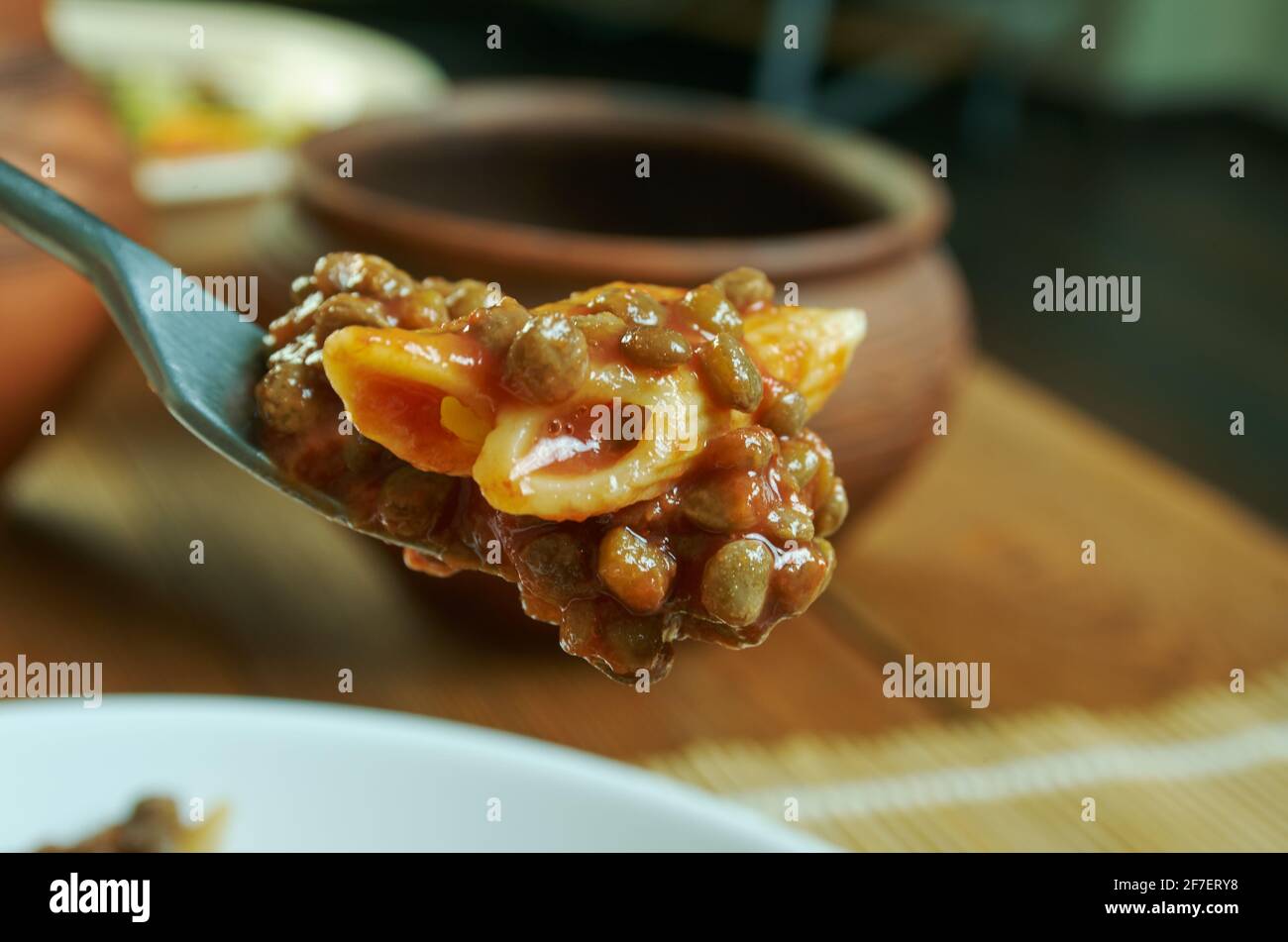 Minestra di lenticchie e pasta - Pasta e lenticchie umbre zuppa Foto Stock