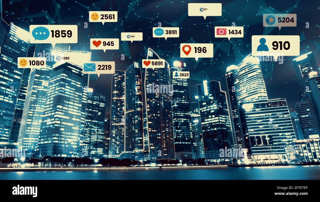 Le icone dei social media volano sul centro della città mostrando la connessione tra persone tramite la piattaforma applicativa del social network . Concetto per online Foto Stock
