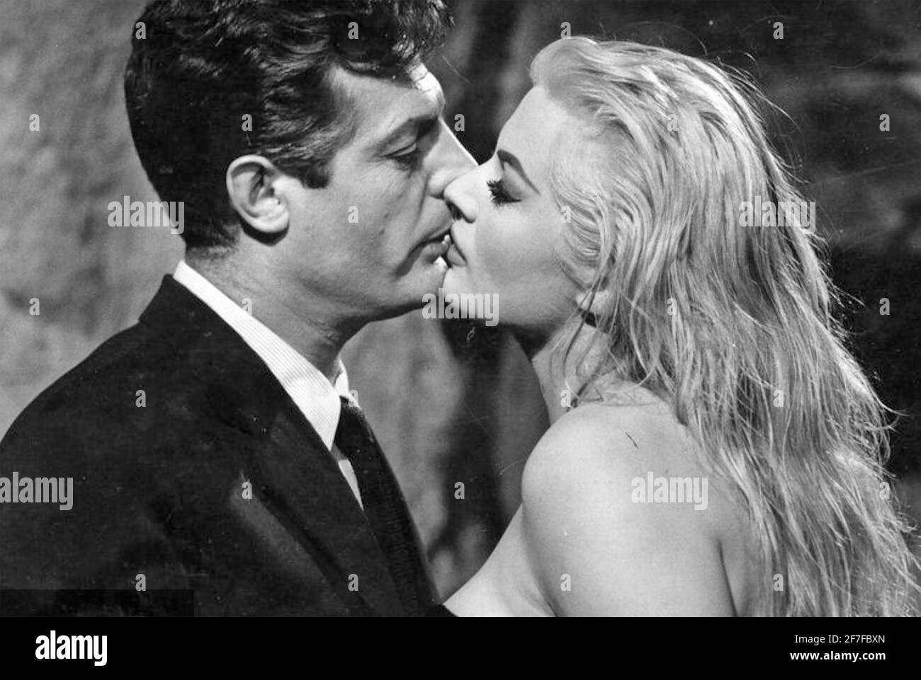 La DOLCE vita 1960 Cineriz film con Anita Ekberg e. Marcello Mastroianni Foto Stock