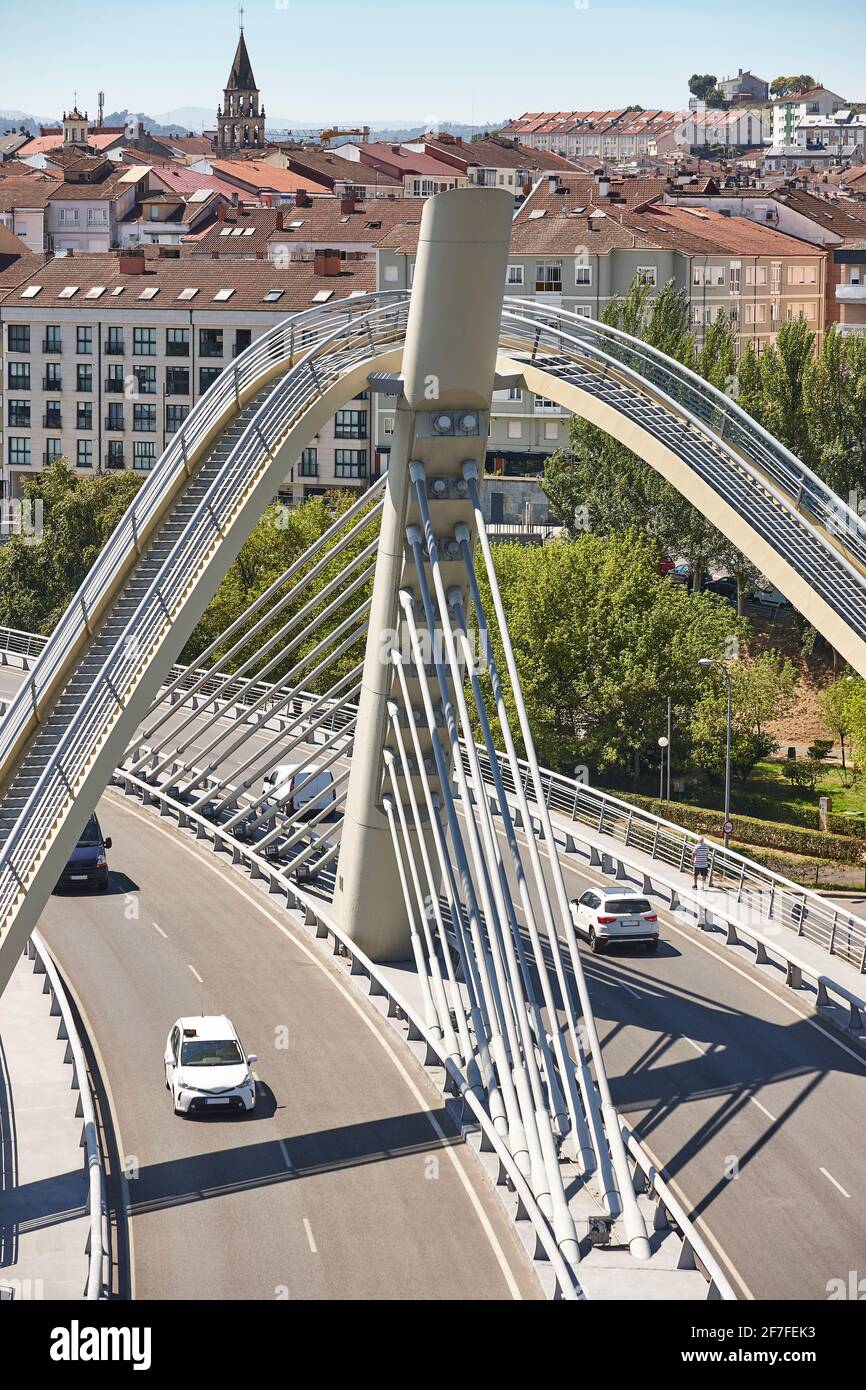 Ourense moderno ponte milenio e fiume miño. Turismo in Spagna Foto Stock