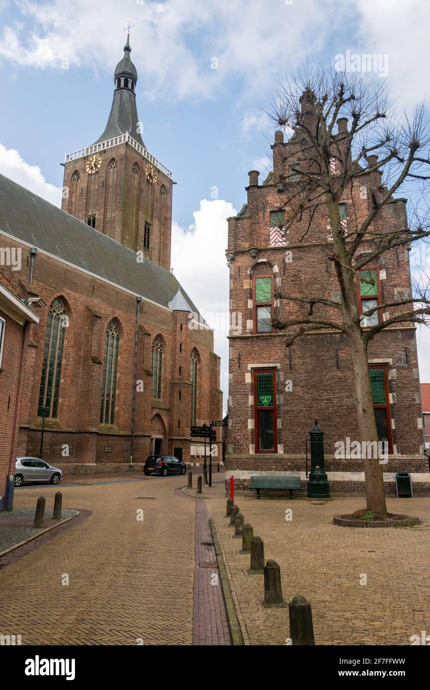 Il centro di Hasselt, un'antica città anseatica con belle case medievali e vecchi canali, provincia di Overijssel, Paesi Bassi Foto Stock