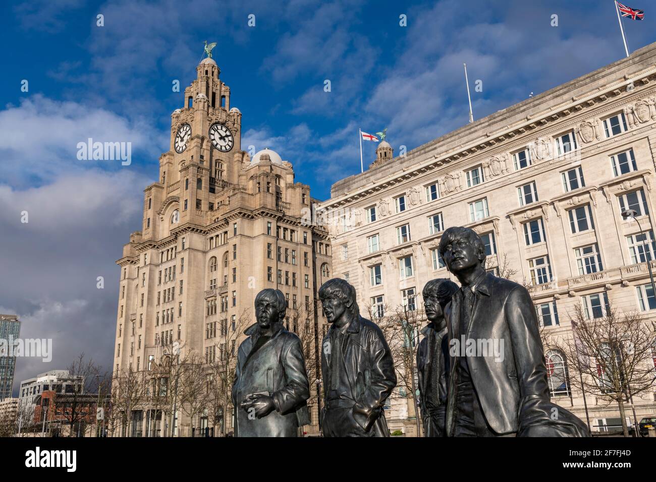 La statua in bronzo dei quattro Beatles di Liverpool si trova sul lungomare di Liverpool, patrimonio dell'umanità dell'UNESCO, Liverpool, Merseyside, Inghilterra, Regno Unito Foto Stock