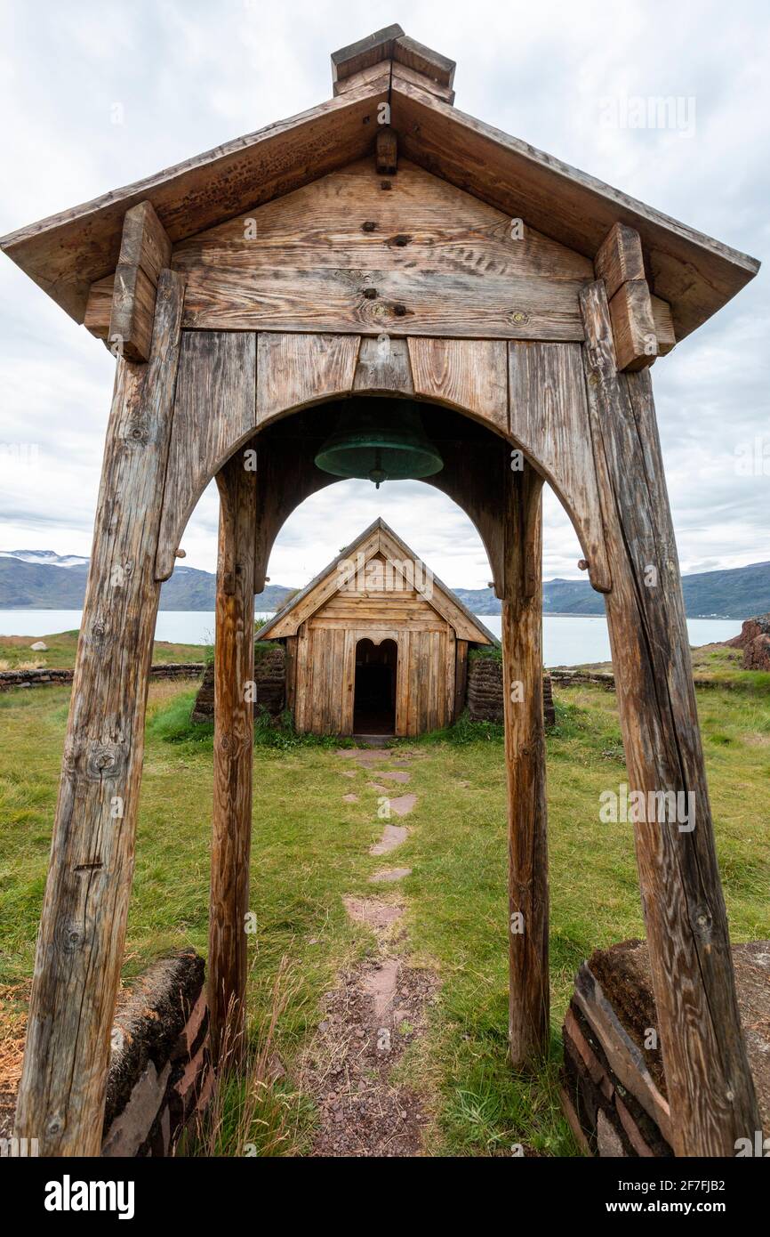 Cappella del Norse alla ricostruzione dell'insediamento norreno di Erik il Rosso a Brattahlid, Groenlandia sudoccidentale, regioni polari Foto Stock