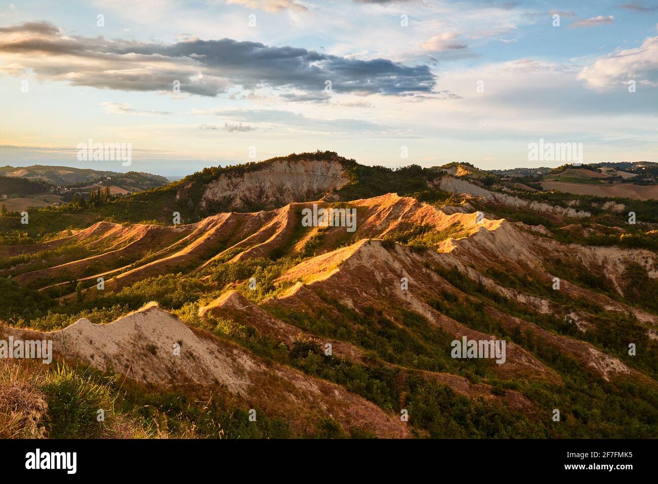 Tramonto luce sulle terre italiane di nome Calanchi, Emilia Romagna, Italia, Europa Foto Stock