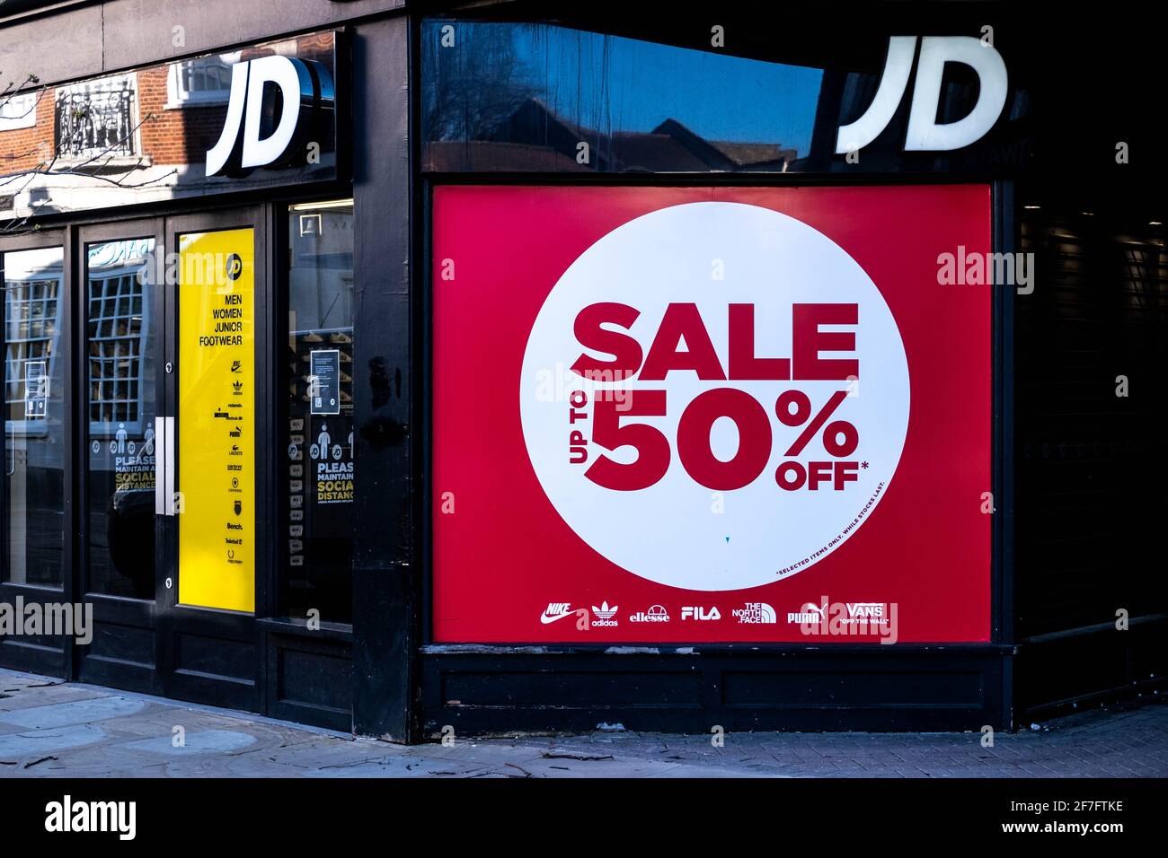Sports Shop Window Immagini e Fotos Stock - Alamy