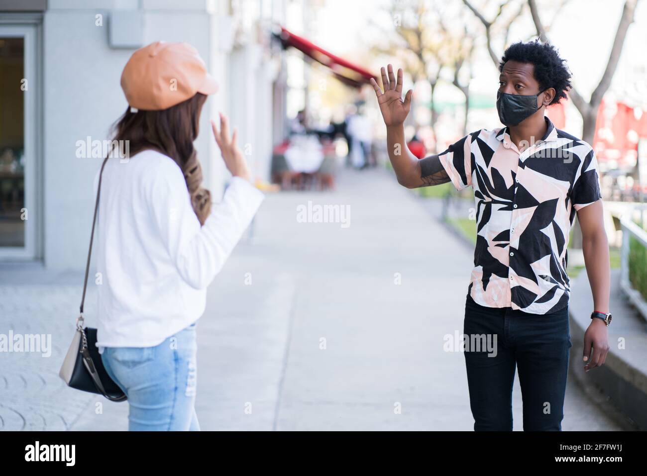 Accoppia la mano per dire Ciao. Foto Stock