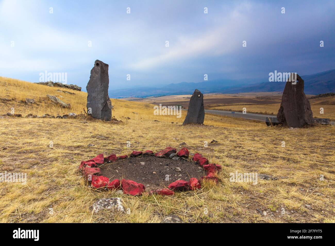 Armenia, Sisian, Zorats Karer anche conosciuto come Karahundj o Carahunge - che significa pietre parlanti, tombe antiche Foto Stock