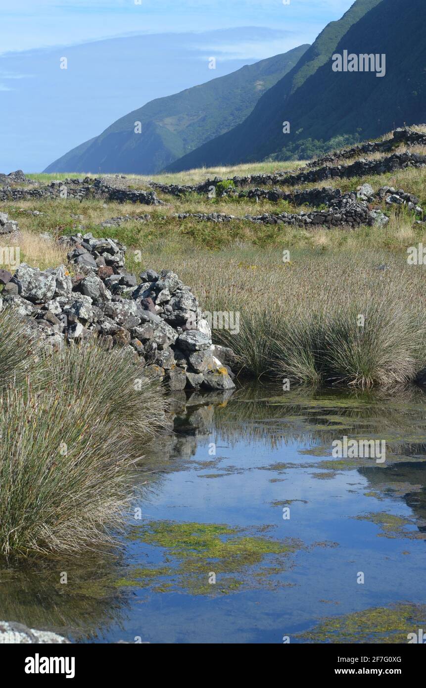 Laguna costiera di Faja dos Cubres nella Riserva della Biosfera di Sao Jorge, arcipelago delle Azzorre Foto Stock