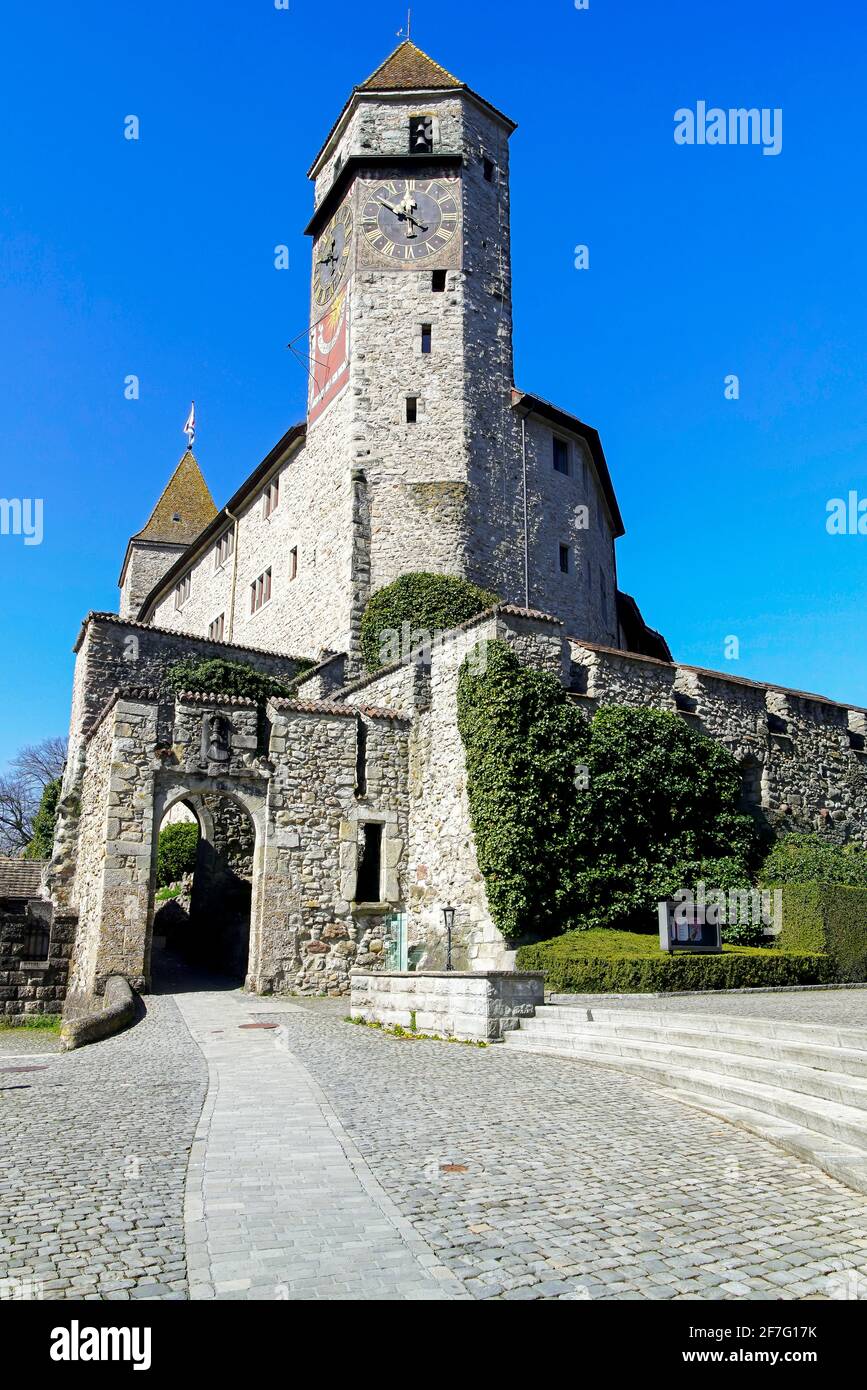 Il Castello di Rapperswil e le fortificazioni furono costruite dai conti di Rapperswil intorno al 1200. Rapperswil-Jona, Canton San Gallo, Svizzera. Foto Stock