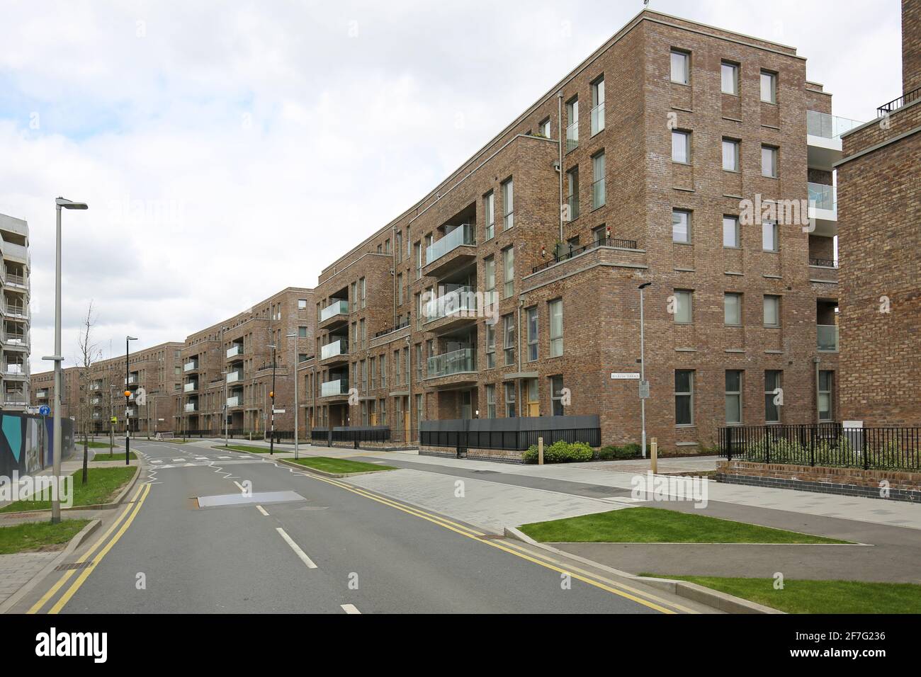 Nuovi blocchi di appartamenti nel quartiere Fielders, parte dell'enorme nuovo Barking Riverside Development nella periferia orientale di Londra, Regno Unito Foto Stock