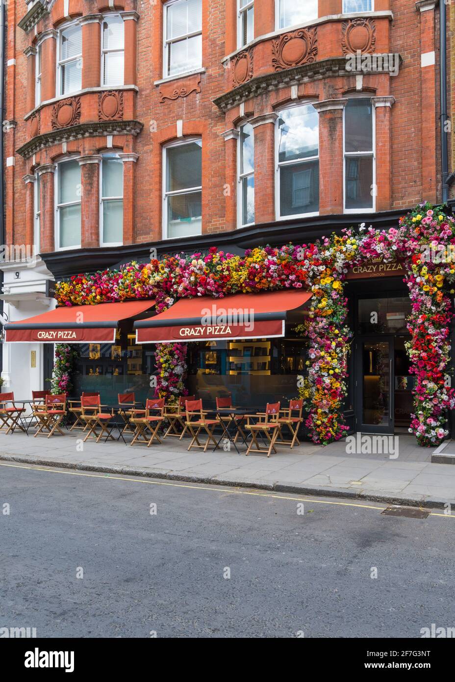 Crazy Pizza Marylebone, ristorante italiano di pizza e cocktail bar. Paddington Street, Marylebone, Londra, Inghilterra, Regno Unito Foto Stock Crazy Pizza Marylebone, ristorante italiano di pizza e cocktail bar. Paddington Street, Marylebone, Londra, Inghilterra, Regno Unito Foto Stock