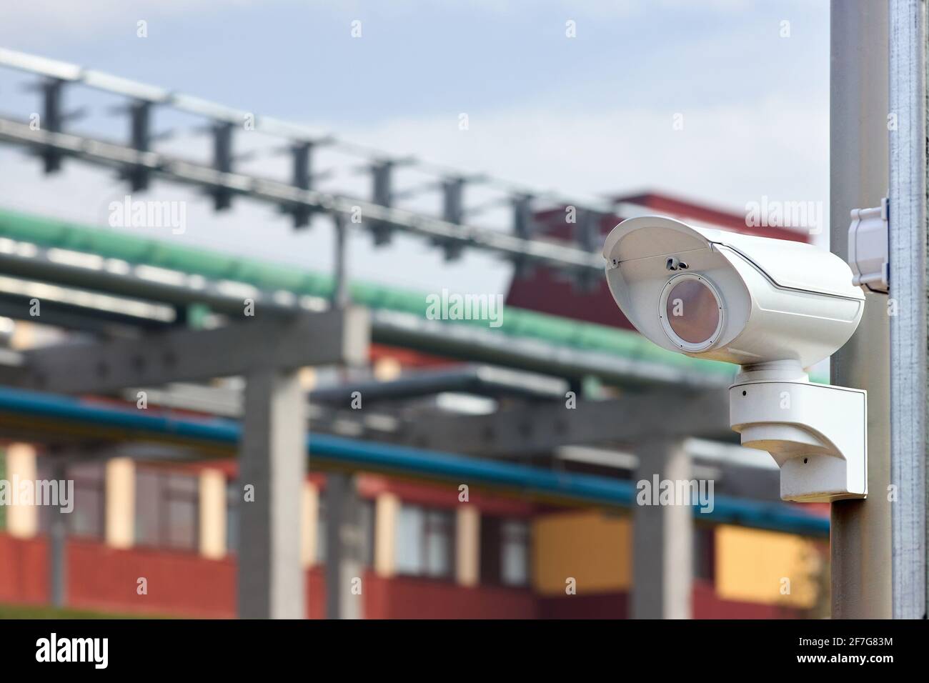 Sistema di sicurezza del moderno impianto petrolchimico Telecamera TVCC in funzione per evitare il furto di incidenti esplosioni Foto Stock