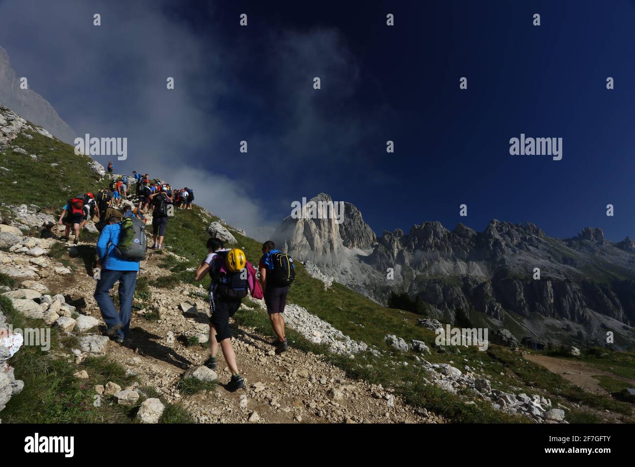 Wanderer in der Südtriol Bergwelt der Dolomiten, in der Schwarzwirt Italien Foto Stock