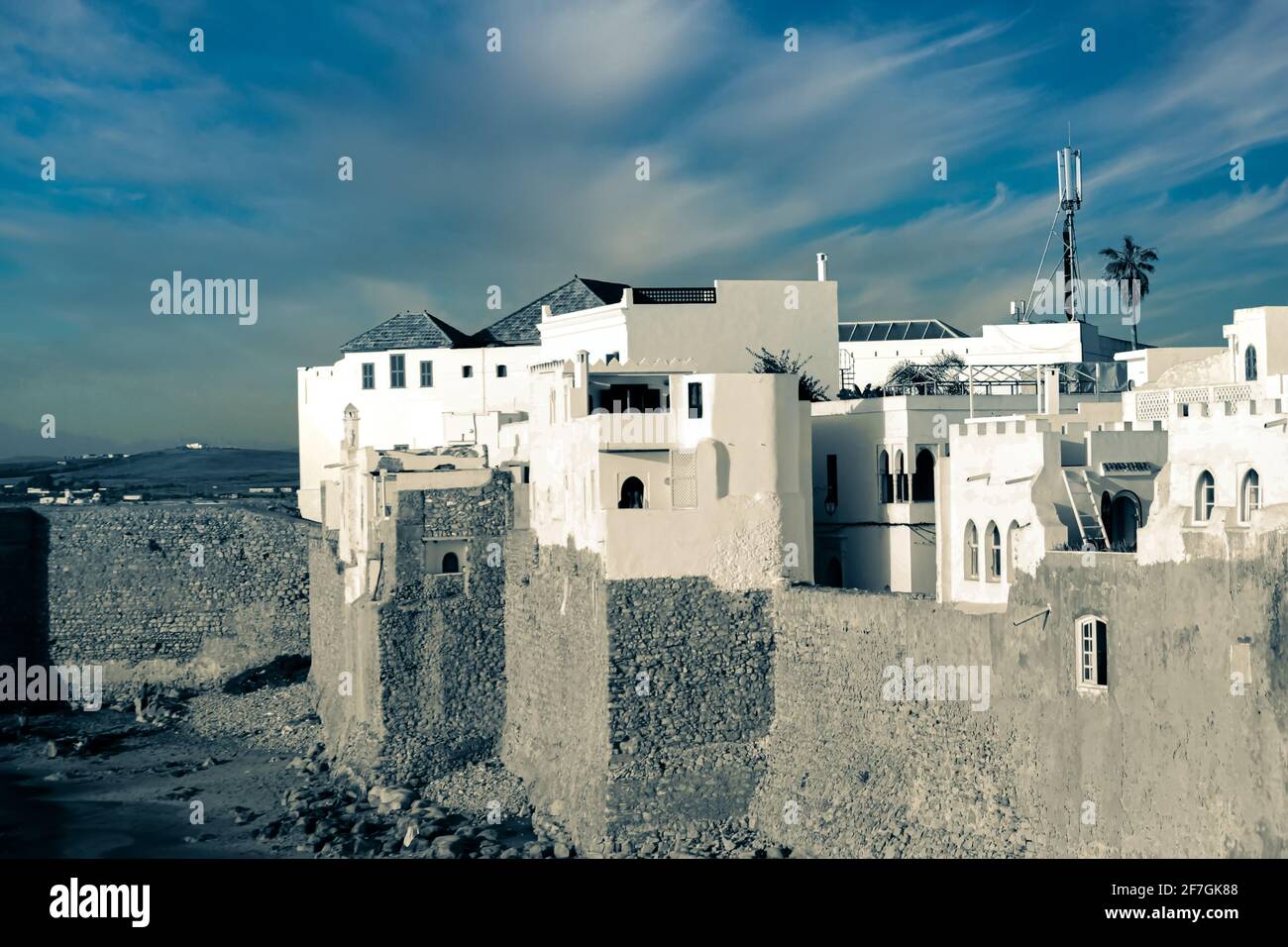 La fronte oceano della antica Medina di Asilah, Nord del Marocco Foto Stock