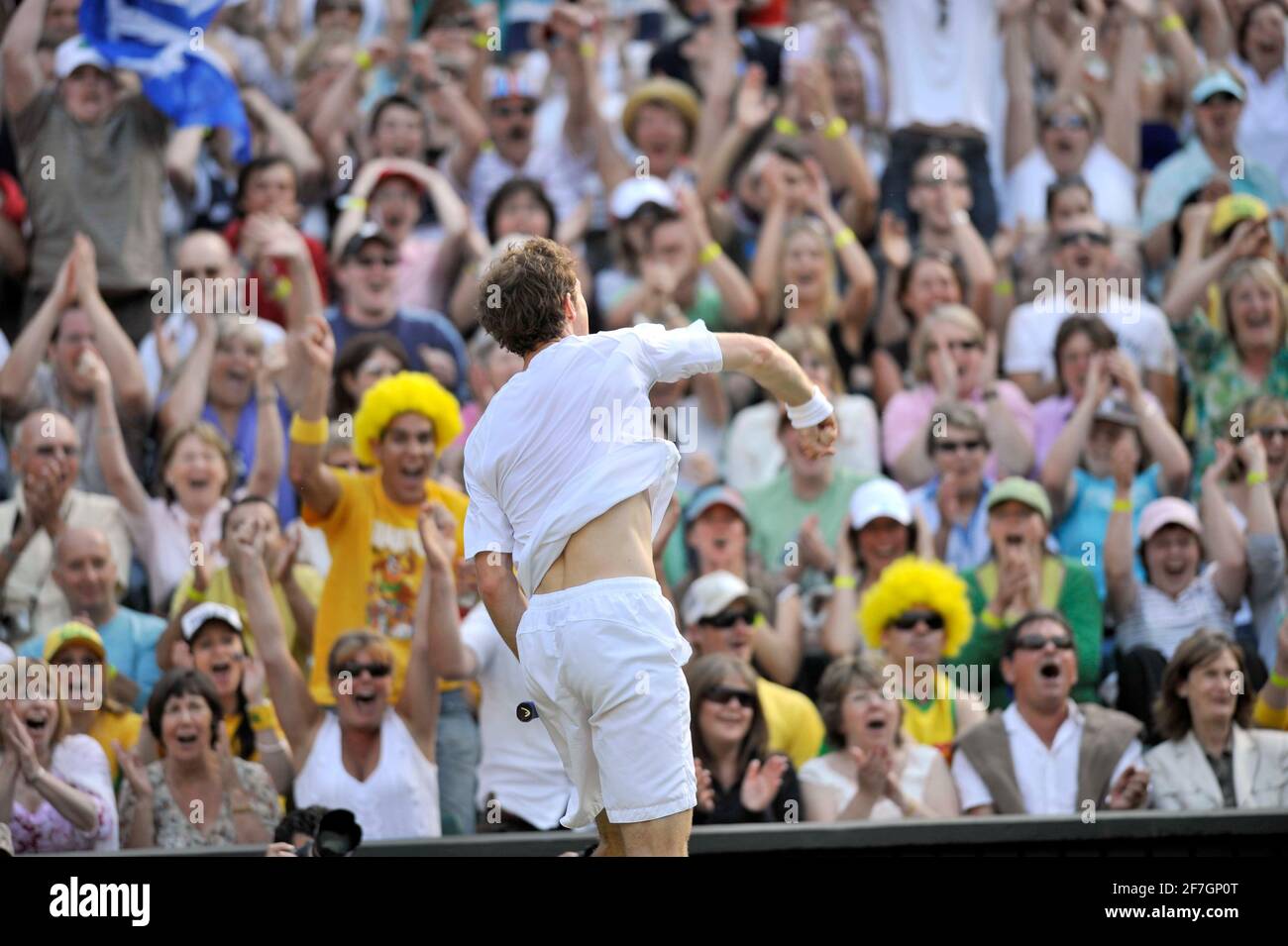 WIMBLEDON CAMPIONATI DI TENNIS 2008. 7° GIORNO 30/6/2008 E MURRAY DURANTE LA SUA PARTITA CON R.GASQUET. IMMAGINE DAVID ASHDOWN Foto Stock