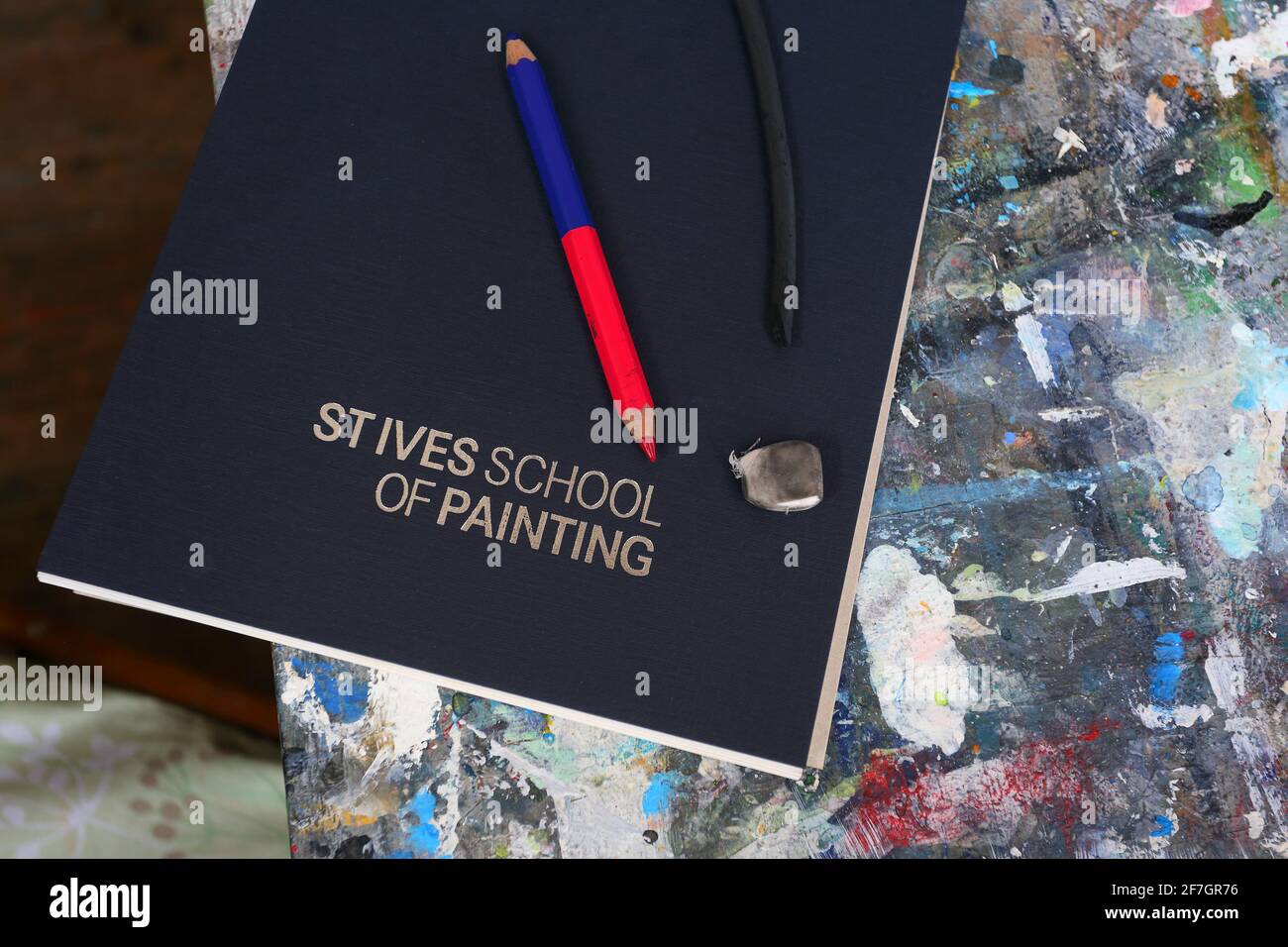 Sketchbook con matita alla scuola di pittura st ives, Cornovaglia, Inghilterra. Foto Stock