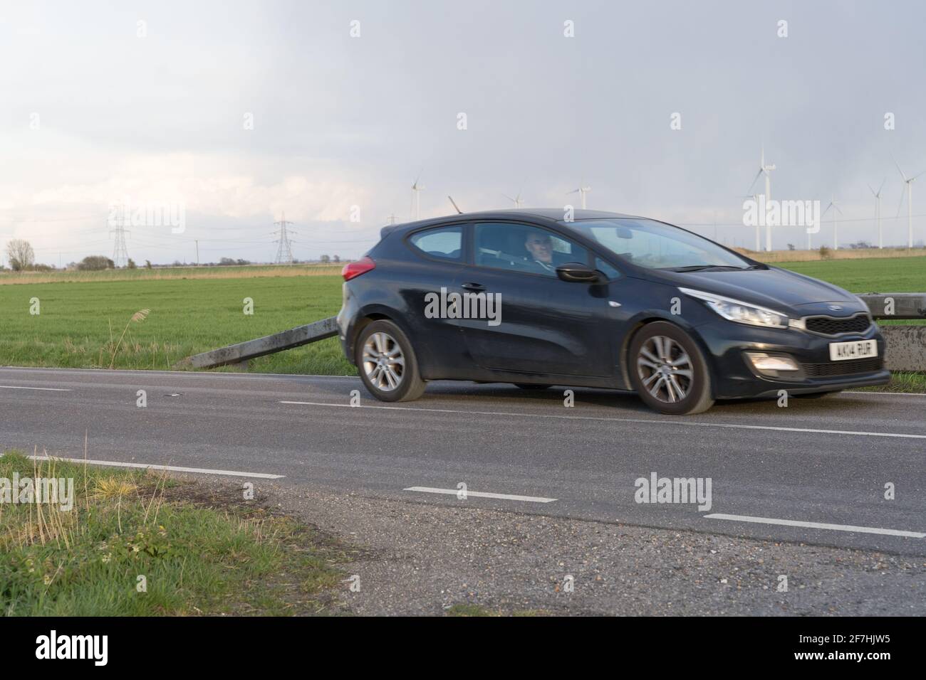 Turbine multiple in Wind fattoria nella costa sud, Sussex est, Inghilterra Foto Stock