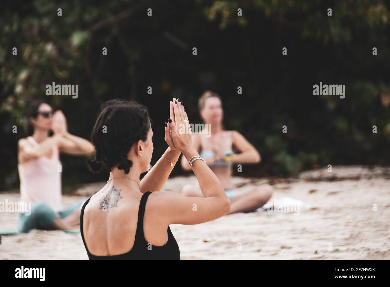 Lo Yoga sulla spiaggia Foto Stock