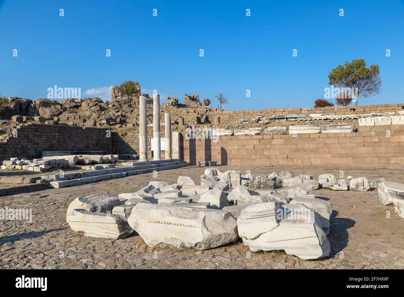 Rovine dell'antica città di Pergamon, Bergama, Turchia in una bella giornata estiva Foto Stock