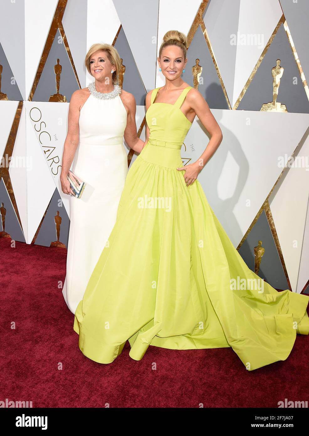 Joy Mangano, Jackie Marin arriva all'ottantottesima cerimonia di Oscar, tenutasi al Dolby Theatre di domenica 28 febbraio 2016 a Hollywood, California. Jennifer Graylock-Graylock.com obbligatorio Foto Stock