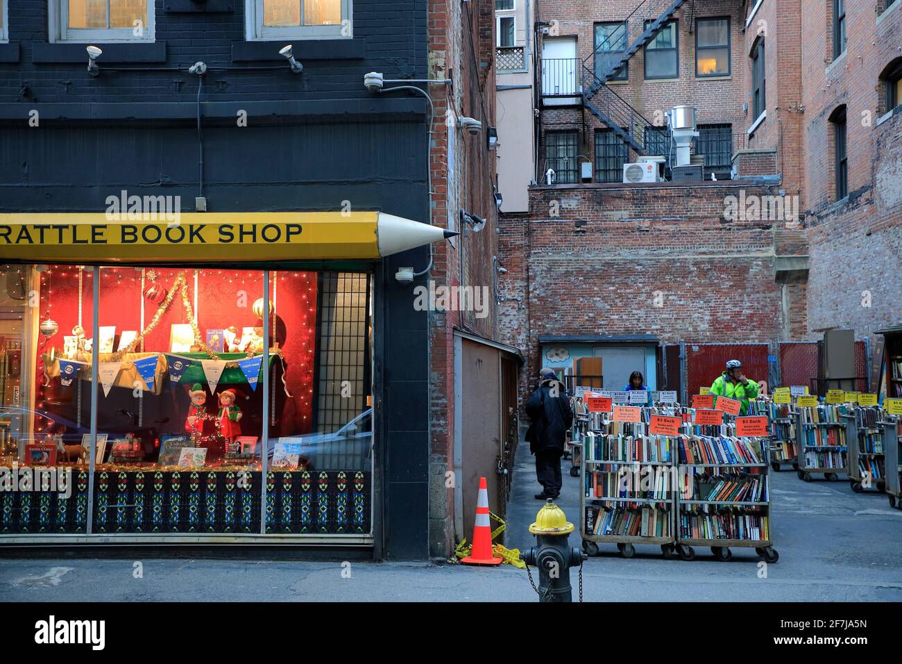 Vista esterna del negozio di libri di Brattle con libri esposti all'esterno Del store.Boston.Massachusetts.USA Foto Stock