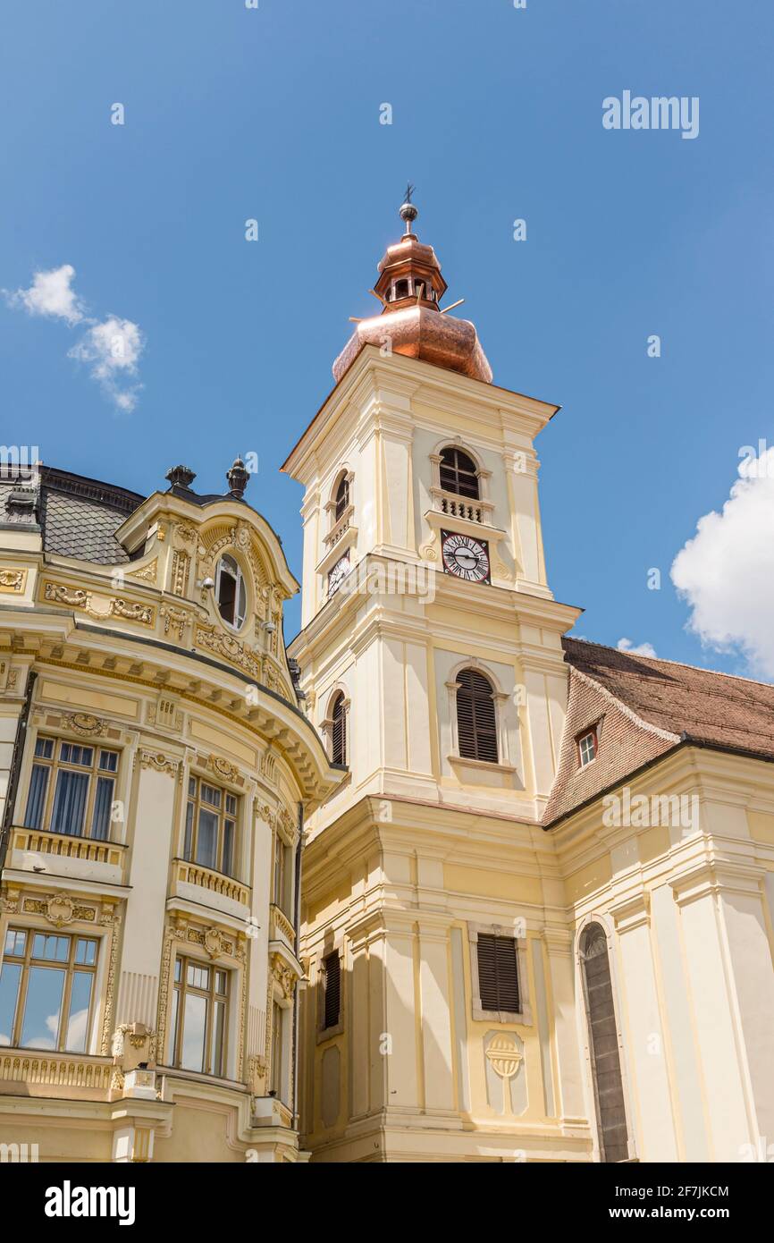 Torre della Santa Trinità Chiesa cattolica romana nel centro storico di Sibiu, Romania Foto Stock