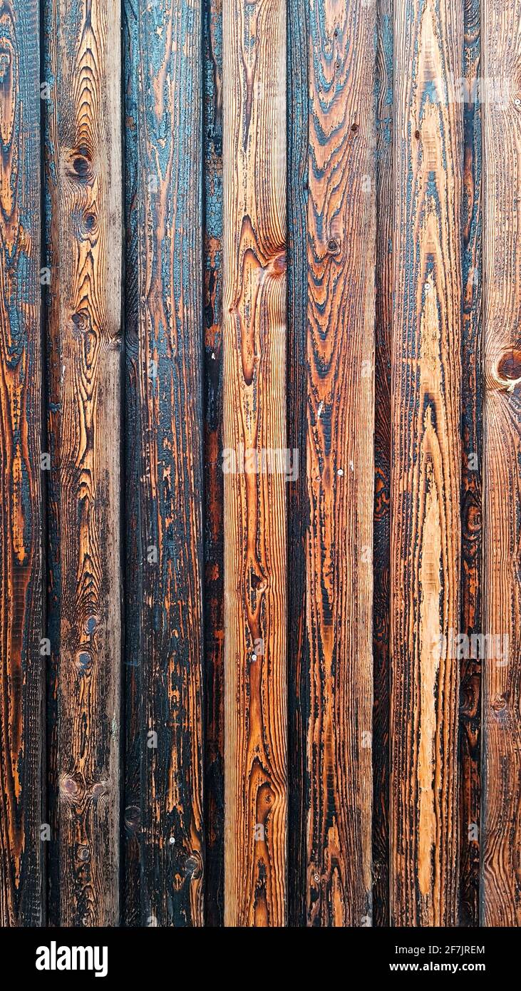 Legno recinzione tavole muro fienile in legno scuro marrone vecchio nero alterato usurato vecchio materiale grunge tessuto di legno sporco Foto Stock
