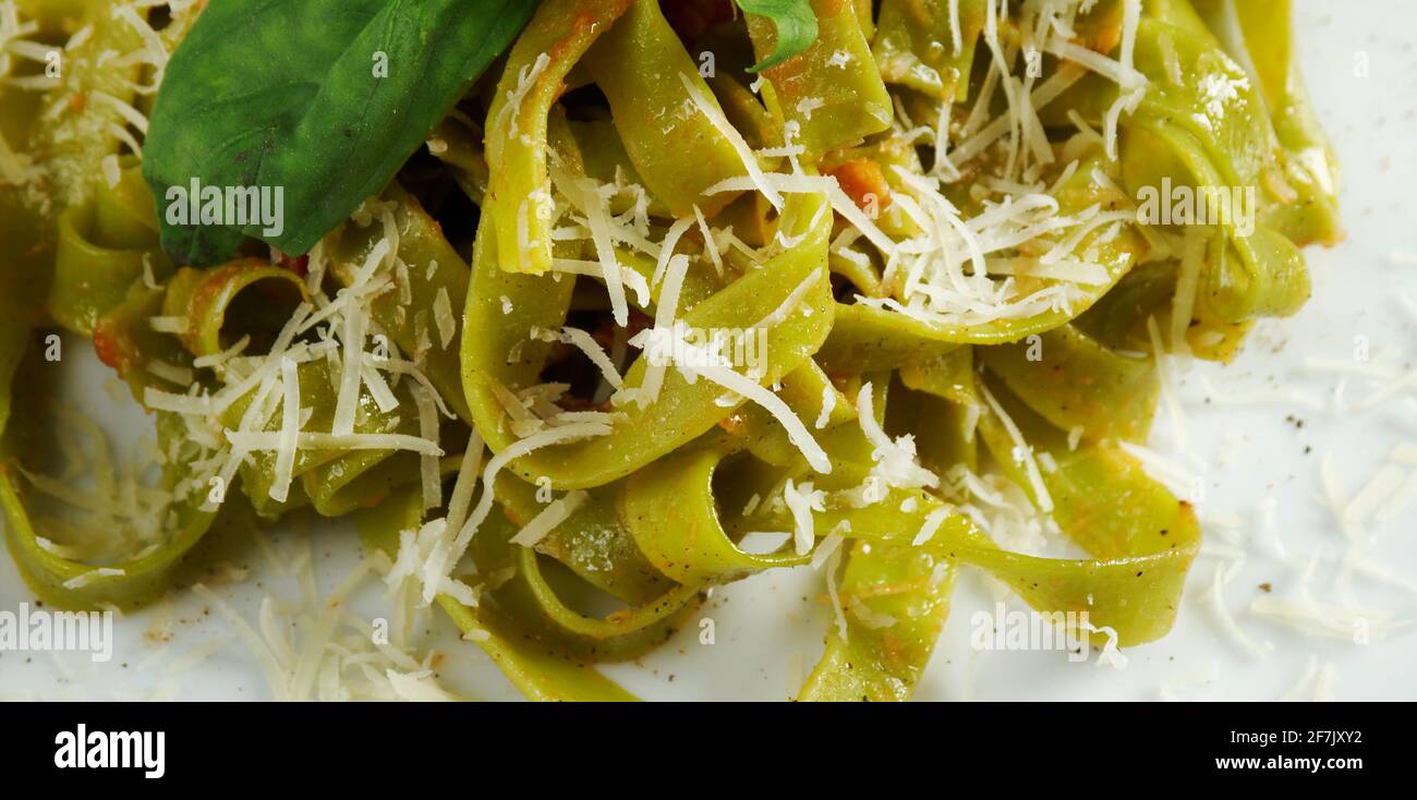 Fettuccine verdi agli Spinaci - Pasta toscana Foto Stock