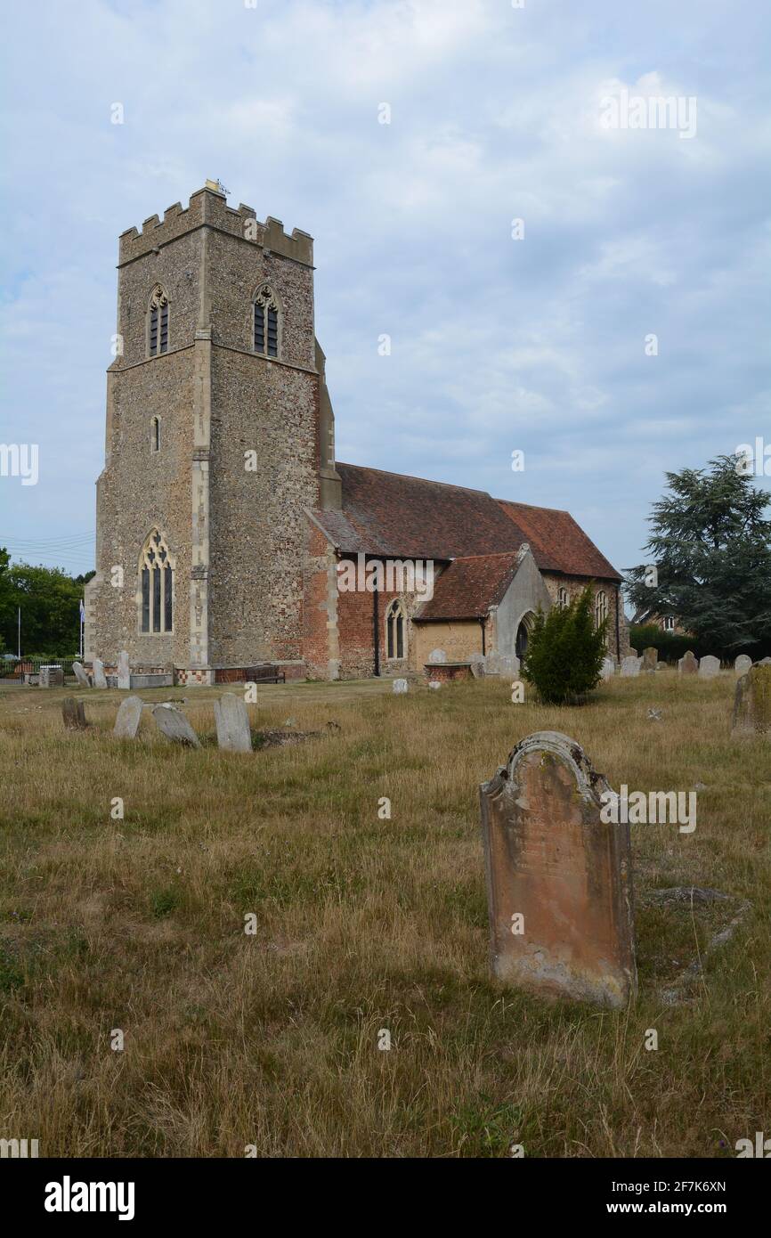 St Mary's Church, Tattingstone, Suffolk, Inghilterra, Regno Unito. Vista delle facce sud ed est. Foto Stock