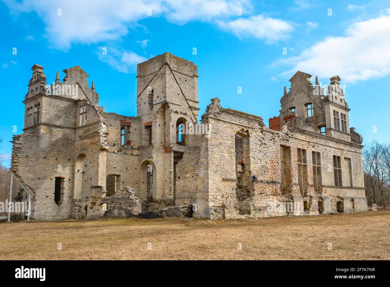 Rovine di Ungru maniero costruzione vicino Kiltsi villaggio. Haapsalu, Estonia Foto Stock