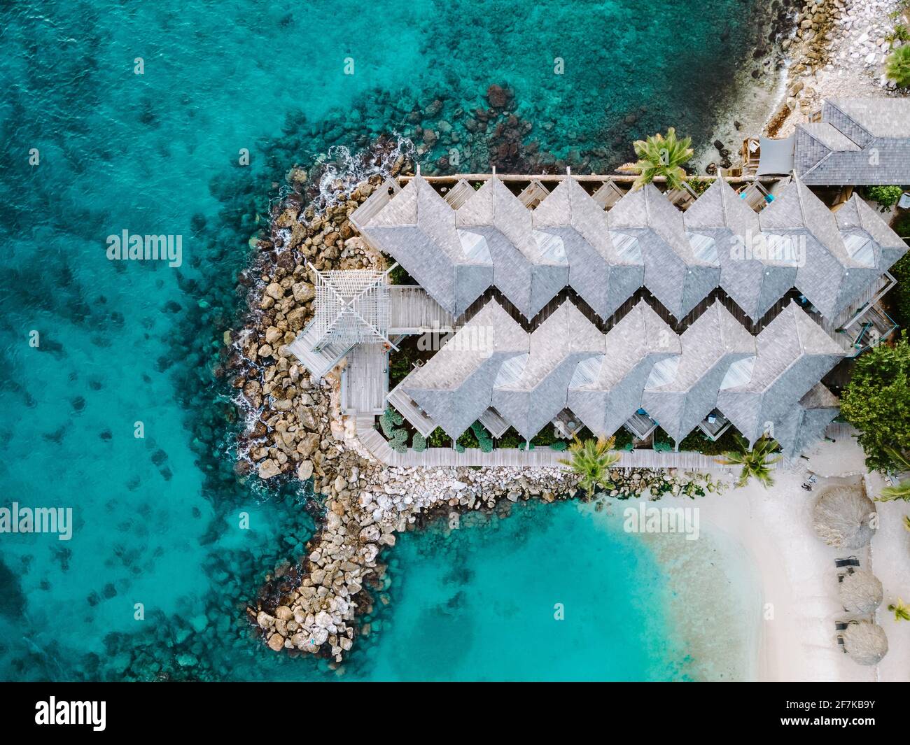 Resort tropicale di lusso Curacao con spiaggia privata e palme, vacanza di lusso Curacao Caraibi Foto Stock