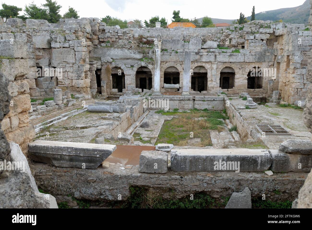 Rovine dell'antica Corinto, fontana di Pirene, Grecia, Europa Foto Stock