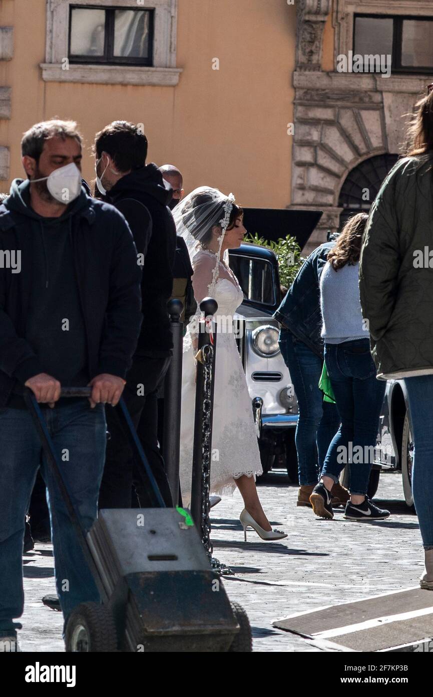 Roma, Italia. 8 aprile 2021. ROMA 04/08/2021 Set della casa di gucci. Lady  Gaga ha avvistato il set della Casa di Gucci a Roma oggi. Le nozze di  patrizia Reggiani e maurizio