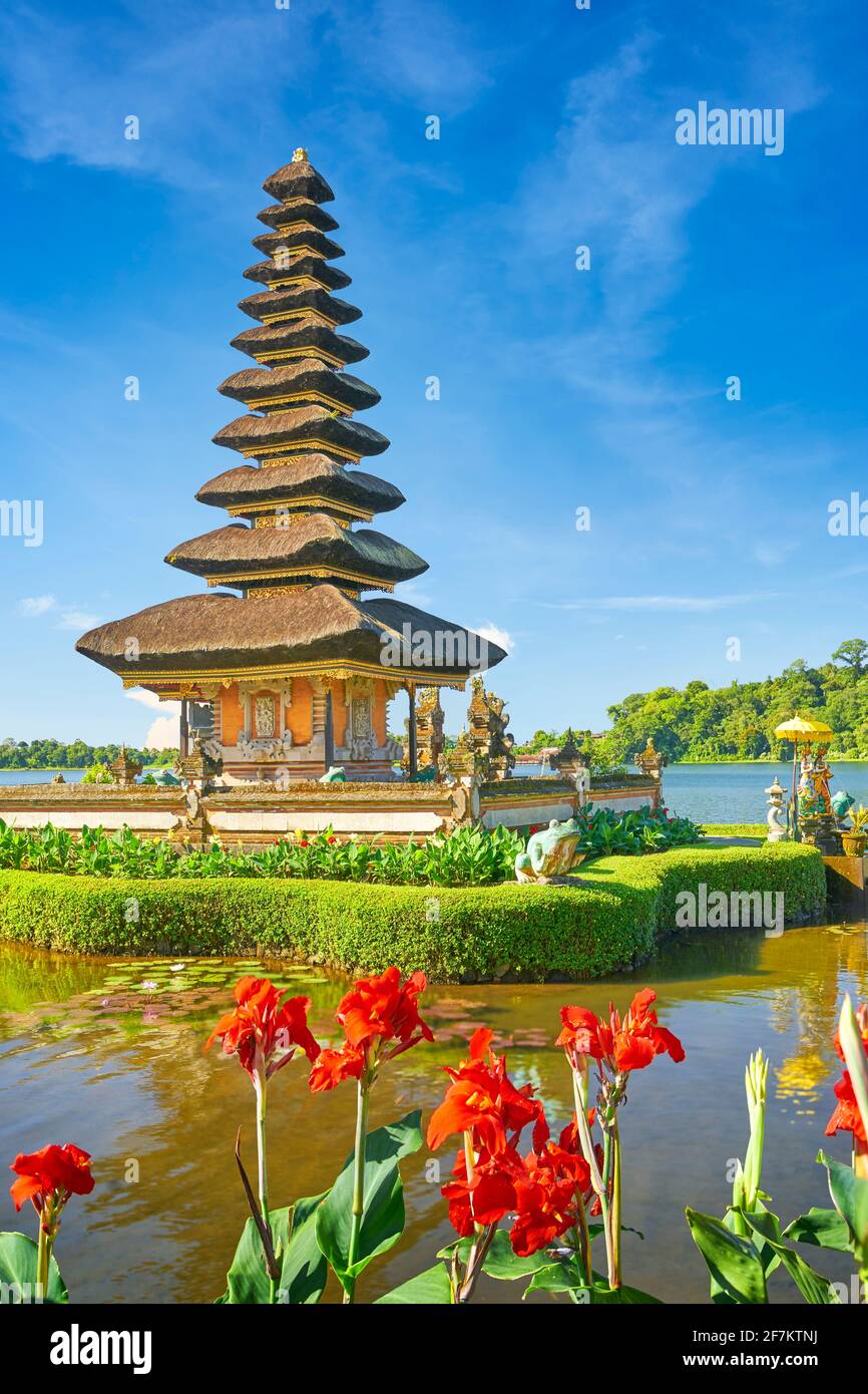 Pura Ulun Danu tempio sul lago Bratan, Bali, Indonesia Foto Stock