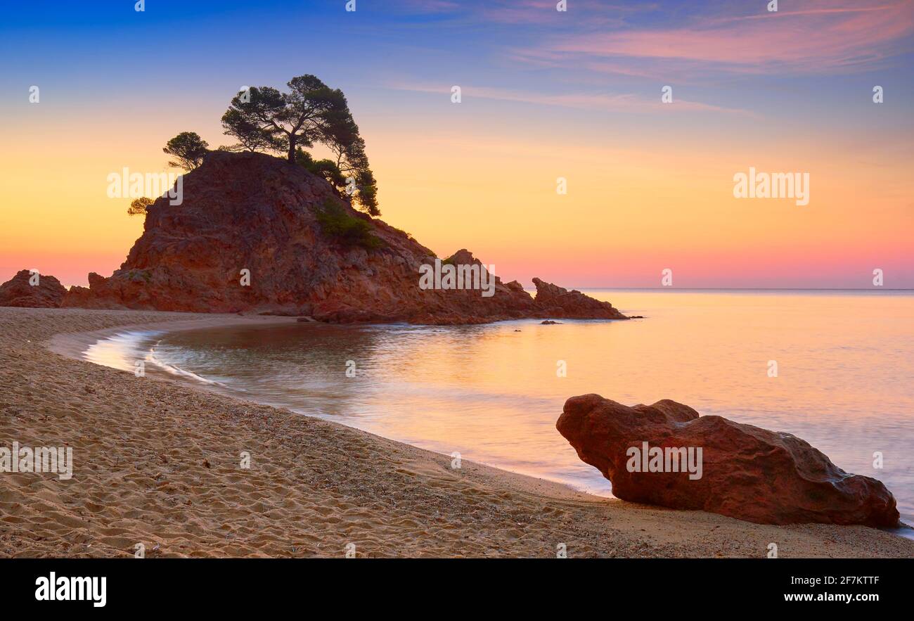 Sunrise a Cap Roig Beach, Costa Brava, Spagna Foto Stock