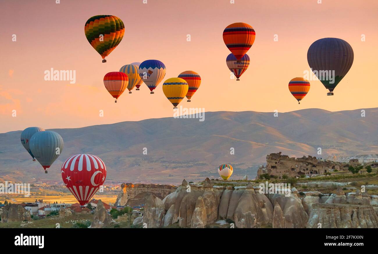 In mongolfiera ad aria calda, Goreme, Cappadocia, Turchia Foto Stock