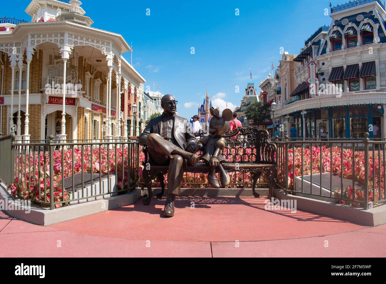 Orlando, Florida. 04 agosto 2020. Condividere le statue magiche con Roy O. Disney (fratello di Walt e co-fondatore fath Foto Stock