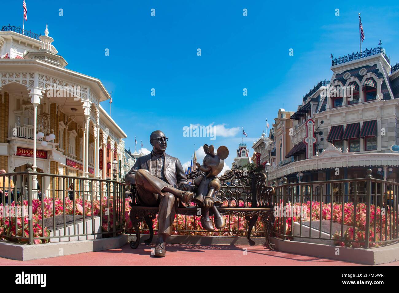 Orlando, Florida. 04 agosto 2020. Condividere le statue magiche con Roy O. Disney (fratello di Walt e co-fondatore fath 349 Foto Stock