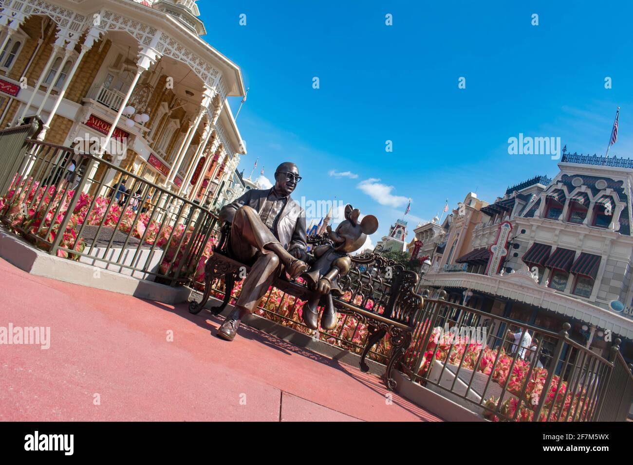 Orlando, Florida. 04 agosto 2020. Condividere le statue magiche con Roy O. Disney (fratello di Walt e co-fondatore fath 350 Foto Stock