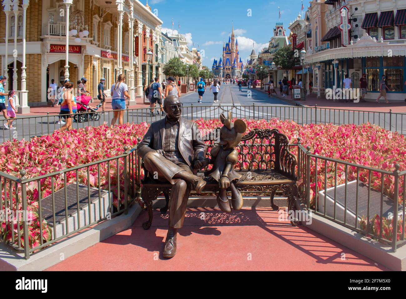 Orlando, Florida. 04 agosto 2020. Condividere le statue magiche con Roy O. Disney (fratello di Walt e co-fondatore fath 353 Foto Stock