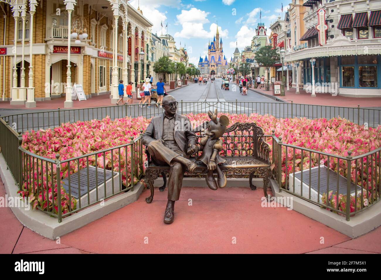 Orlando, Florida. 04 agosto 2020. Condividere le statue magiche con Roy O. Disney (fratello di Walt e co-fondatore fath 353 Foto Stock
