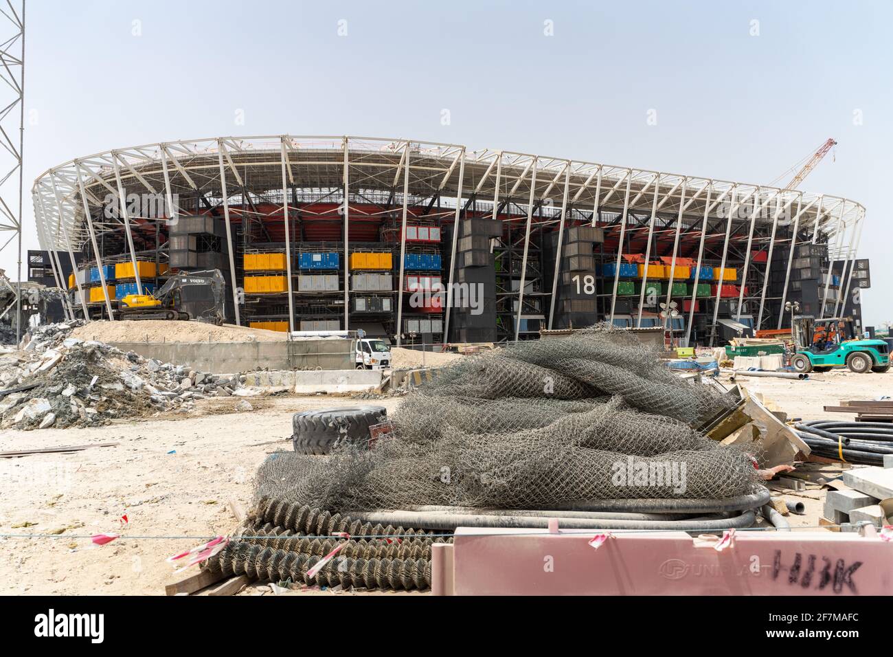 Coppa del mondo FIFA 2022, Qatar - lo stadio Ras Abu Aboud è stato costruito utilizzando contenitori di spedizione, sedili rimovibili e altri "blocchi da costruzione" modulari. Lo stadio sarà completamente smantellato e riproposto dopo la Coppa del mondo FIFA Qatar 2022. Le sue parti saranno utilizzate in altri progetti sportivi o non, stabilendo un nuovo standard di sostenibilità e introducendo nuove idee audaci nella pianificazione dei tornei. Foto Stock