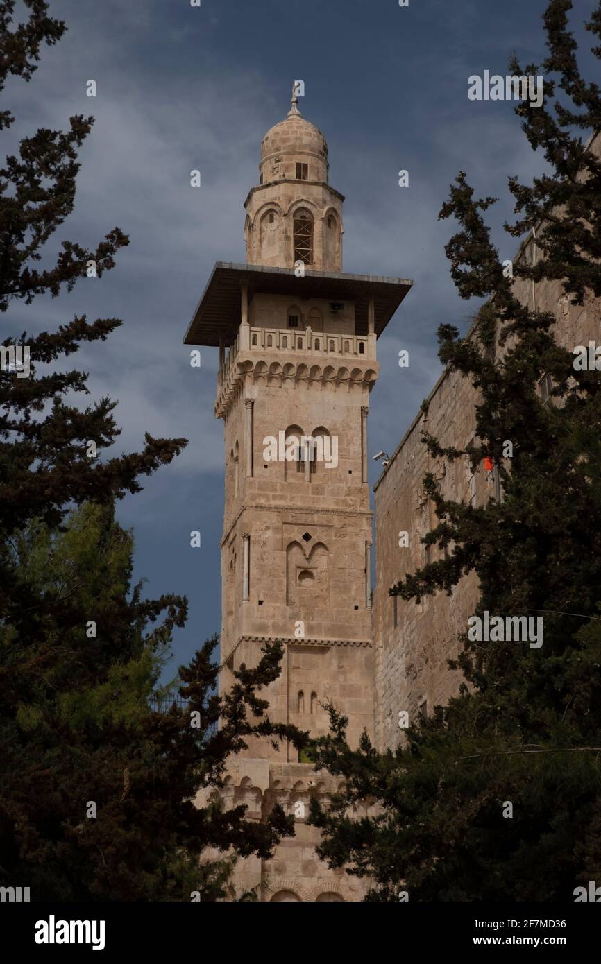 Vista del minareto di Ghawanima del XII secolo (Minareto di Bani Ghanim) Uno dei quattro minareti che circondano il Monte del Tempio conosciuto Ai musulmani come Haram esh-Sharif e al Aqsa Composto nella città vecchia est Gerusalemme Israele Foto Stock
