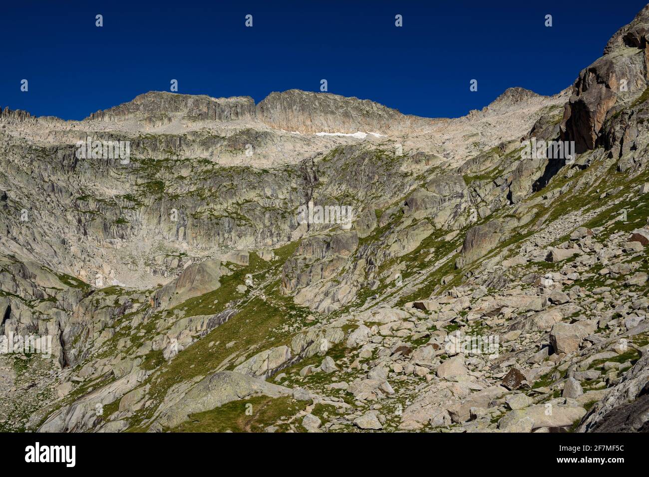 Tuc de Molières vista dal rifugio Molières (Valle d'Aran, Catalogna, Spagna, Pirenei) ESP: Cima del Tuc de Molières vista desde el Refugio Foto Stock